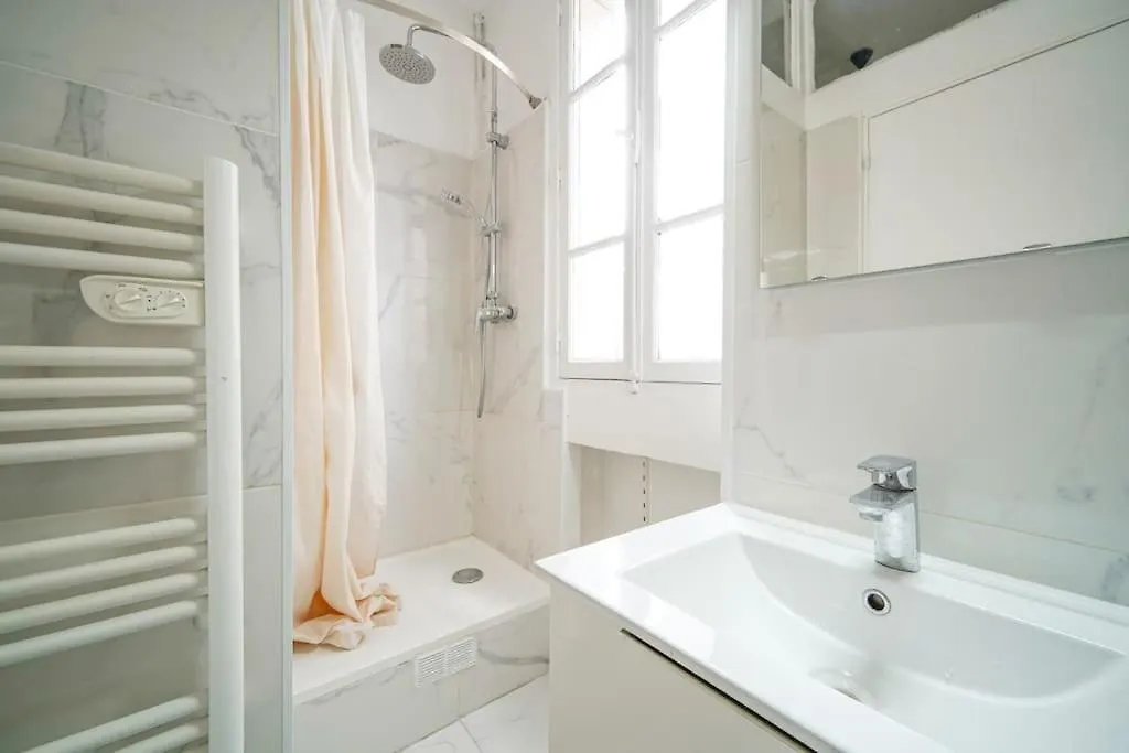 Studio Buttes-Chaumont - Hautpoul - V Apartment Paris 0*,  France